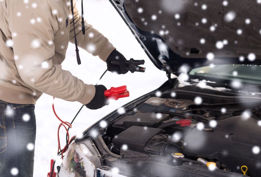 odpalanie z kabli - odpalanie auta z kabli – dlaczego jest konieczne zwykle zimą?